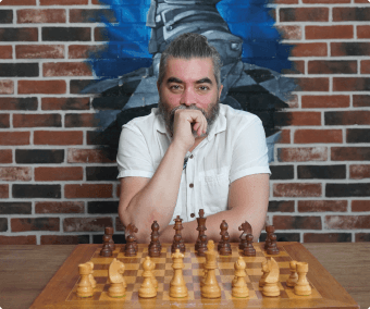 Sicilya Adasına Giriş: Piyon Yapıları resmi